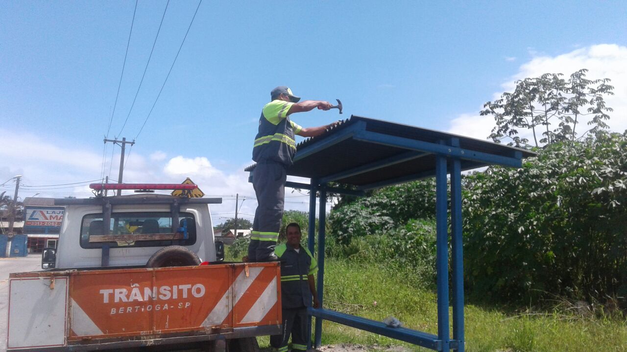 Novos pontos de ônibus são instalados em Bertioga