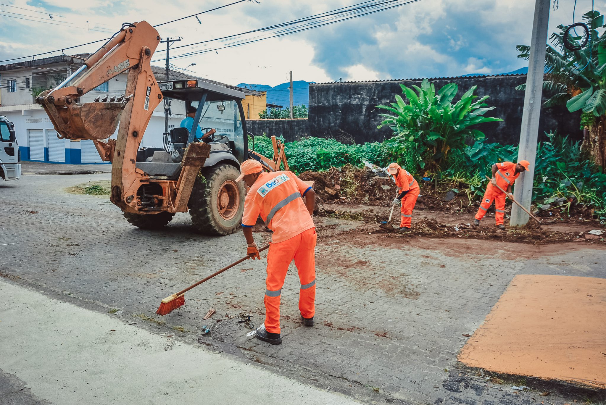 Bairros recebem Mutirões de Serviços Urbanos