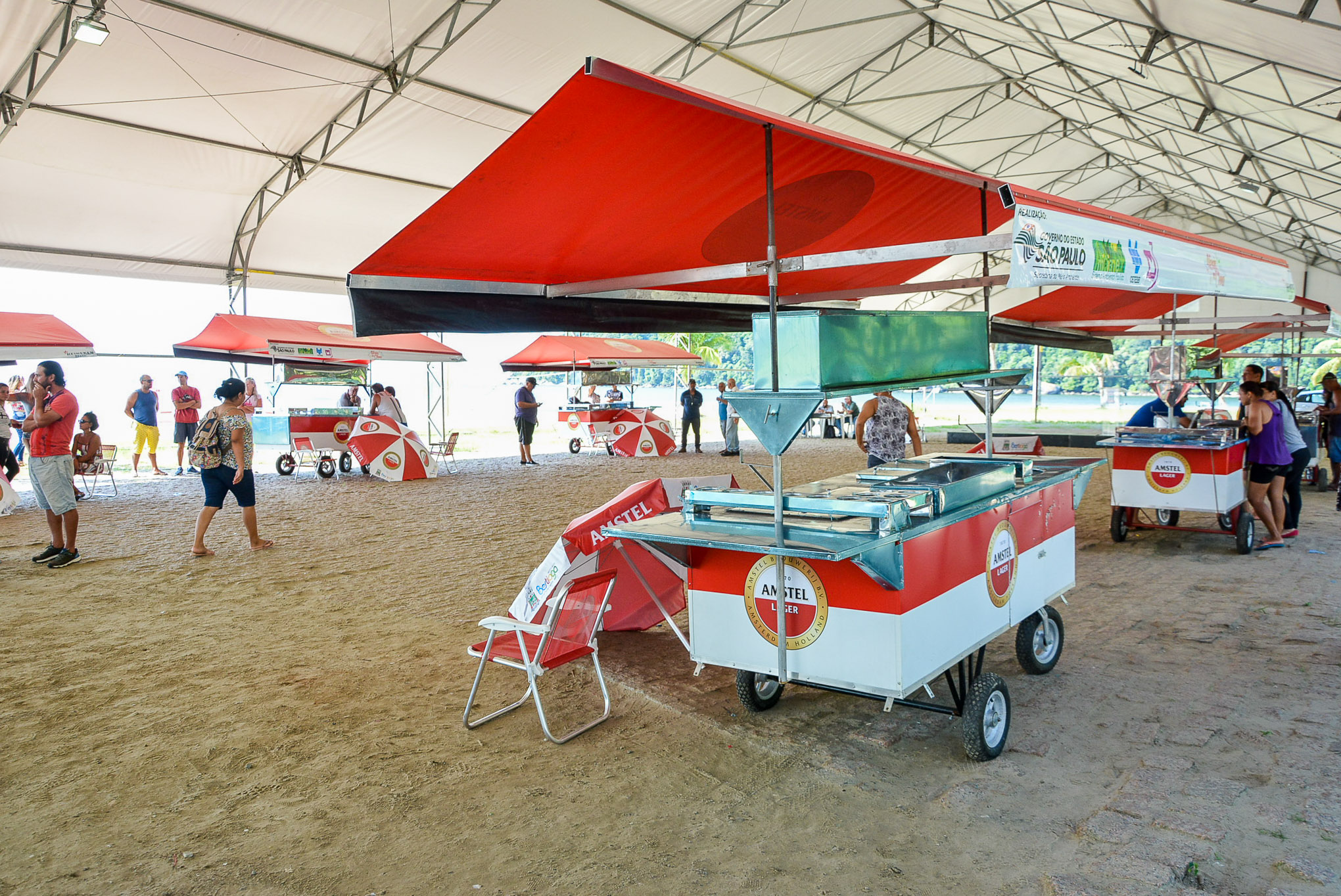 Ambulantes da praia têm carrinhos renovados