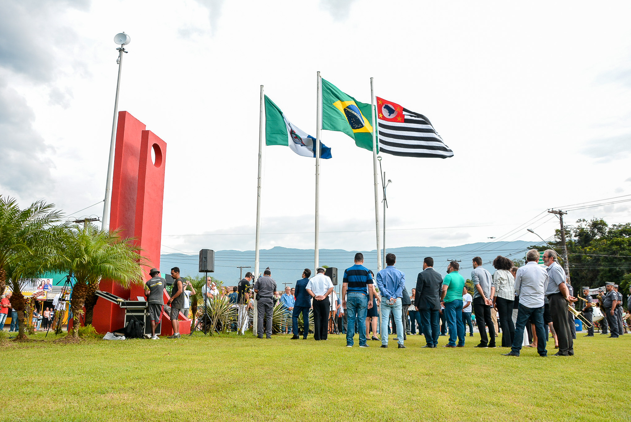 Aniversário de Bertioga é marcado por desfile cívico-militar