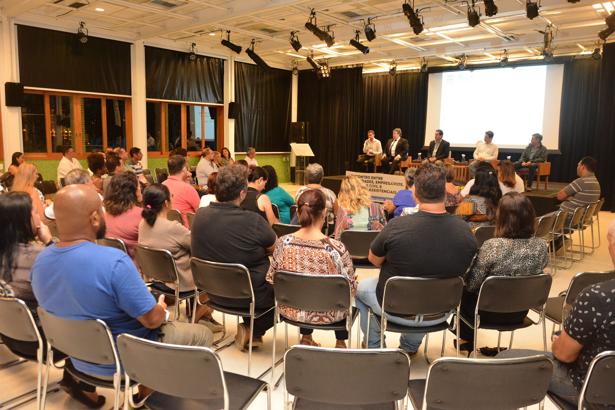 Prefeitura realiza encontro para discutir sobre moradores de rua e desabrigados