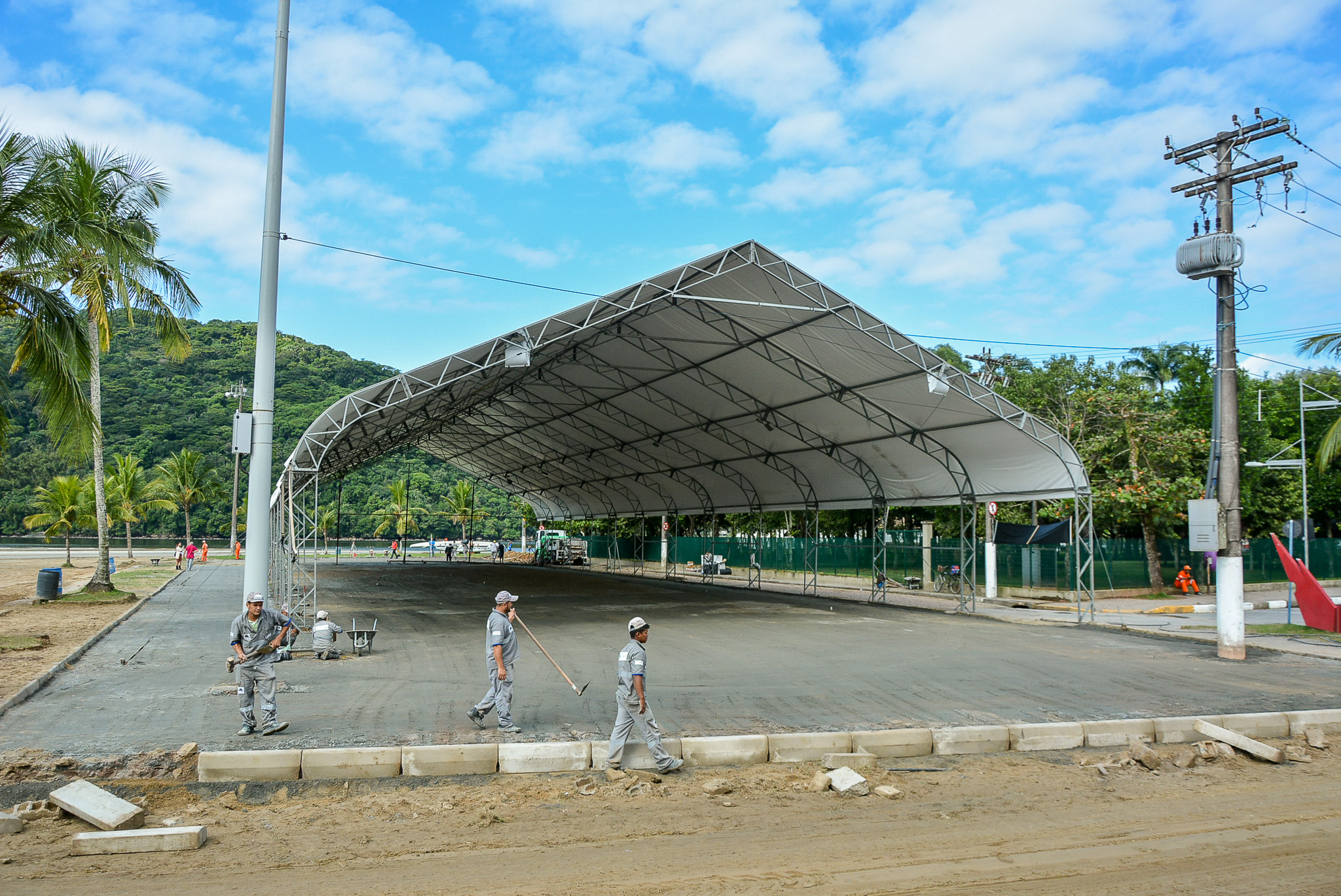 Praça de Eventos recebe melhoria estrutural para festividades e apresentações