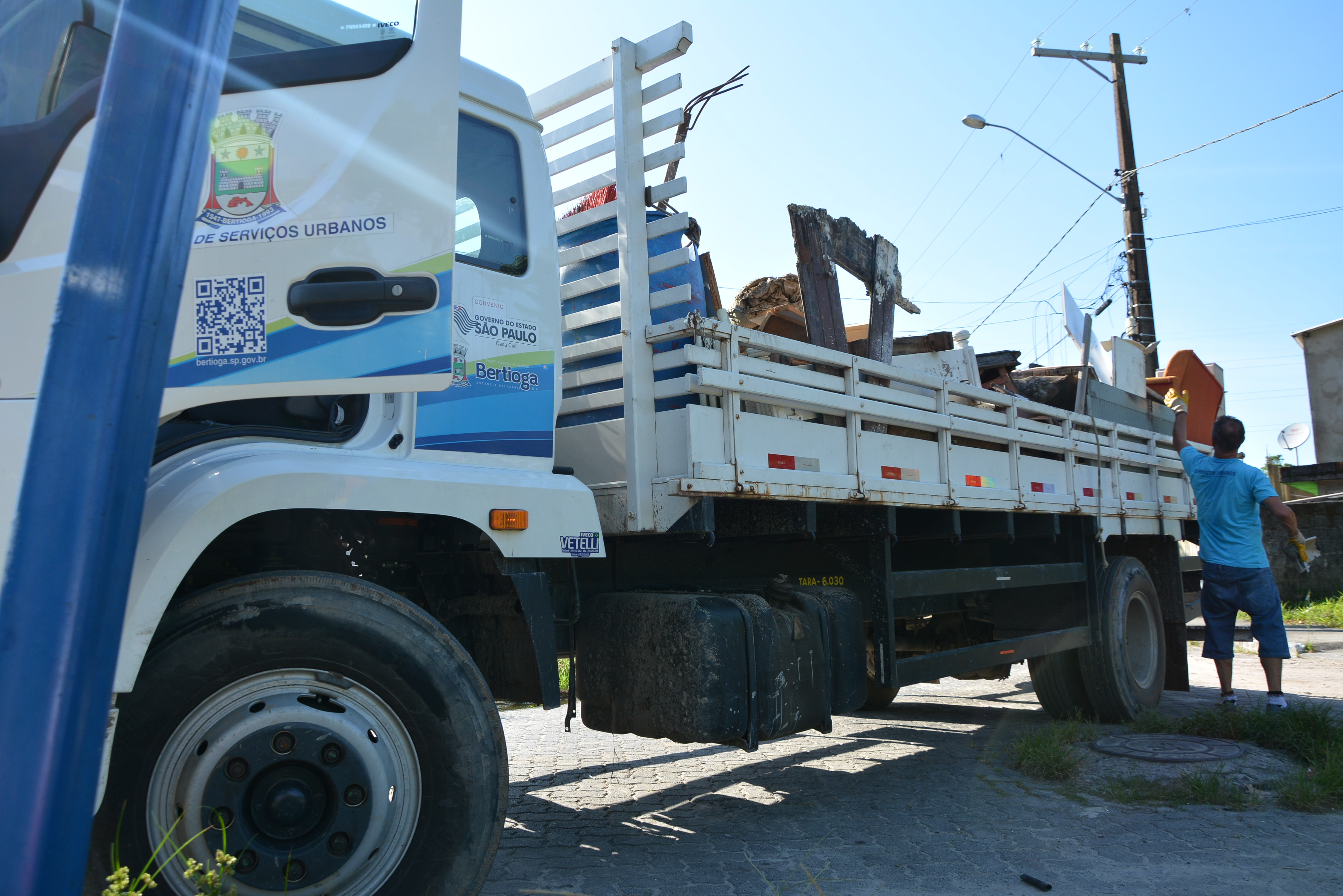 Em Bertioga, Operação Cata Treco recolhe 28 toneladas de materiais por mês
