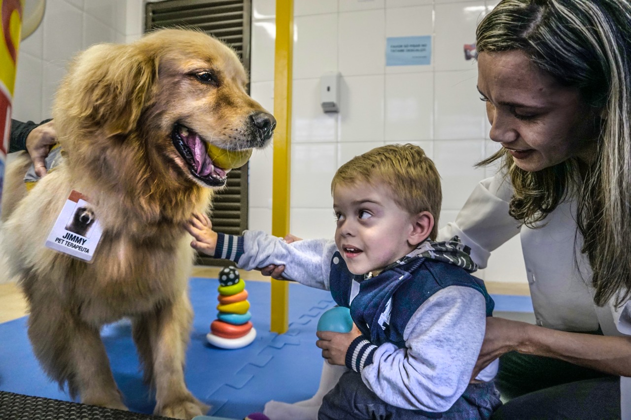 Cão “Jimmy” faz a diferença no tratamento de especiais no NACE