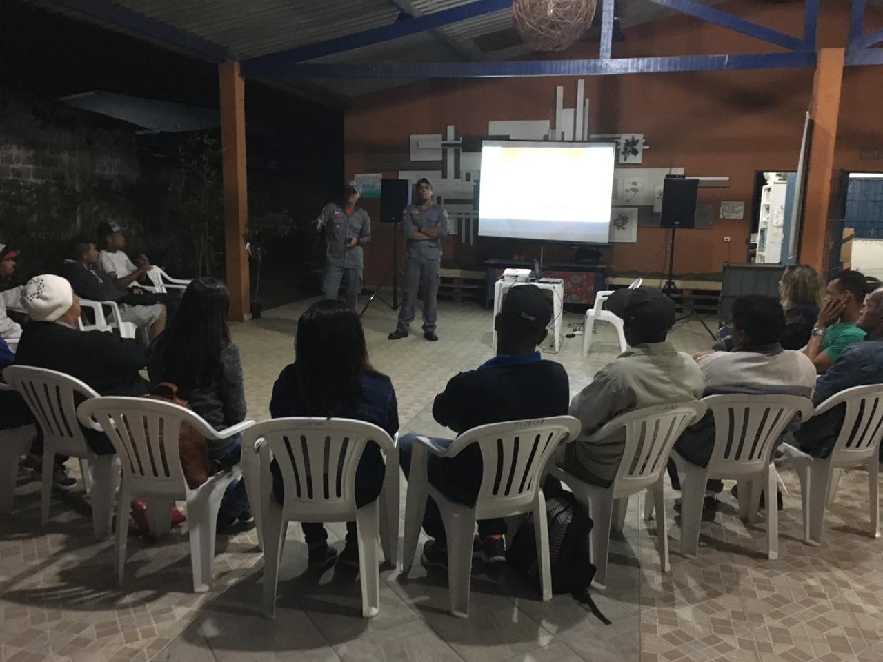 Meio Ambiente e Bombeiros realizam palestra para alunos da EJA no Viveiro Municipal