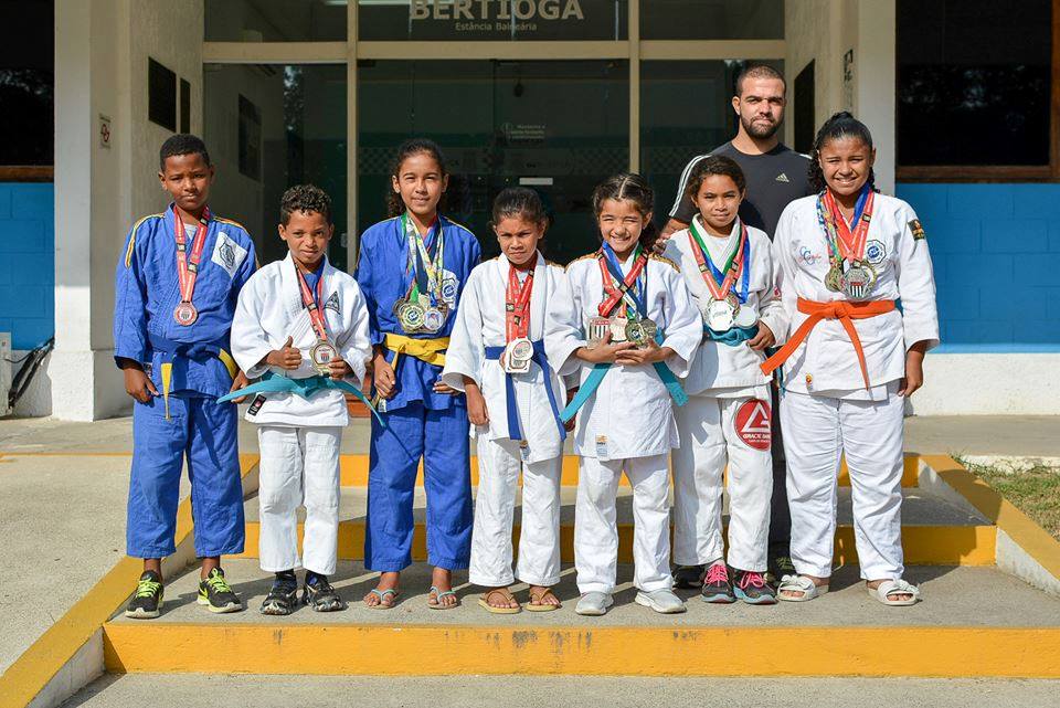 Projeto “Judô Clube Bertioga” conquista 21 medalhas em competições da Federação Paulista este ano