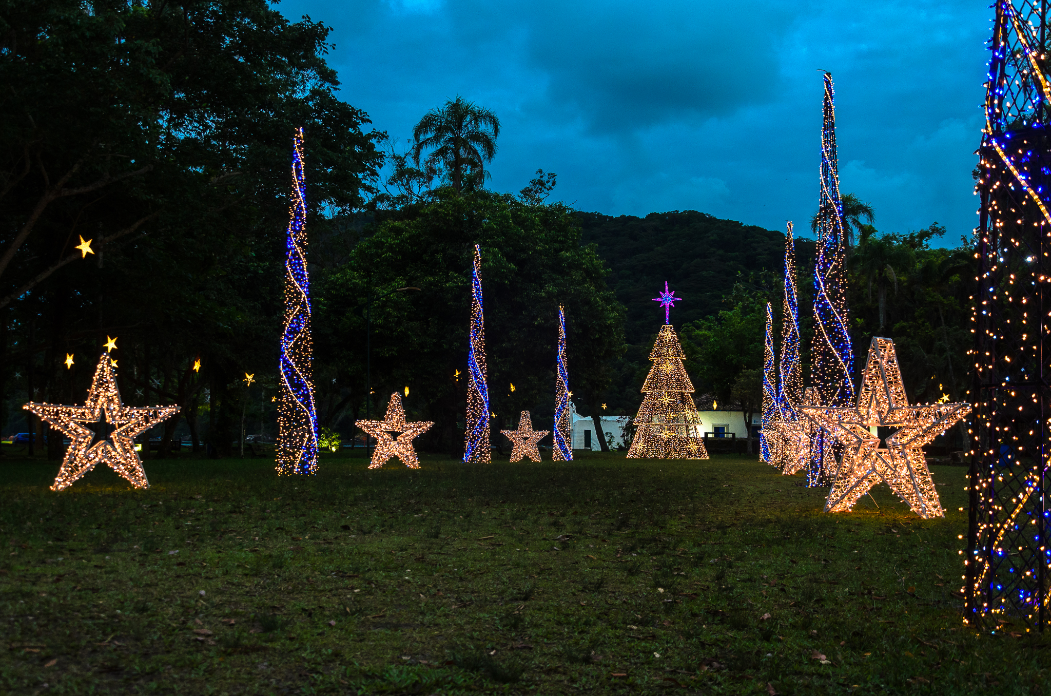 Bertioga brilha com as luzes de Natal