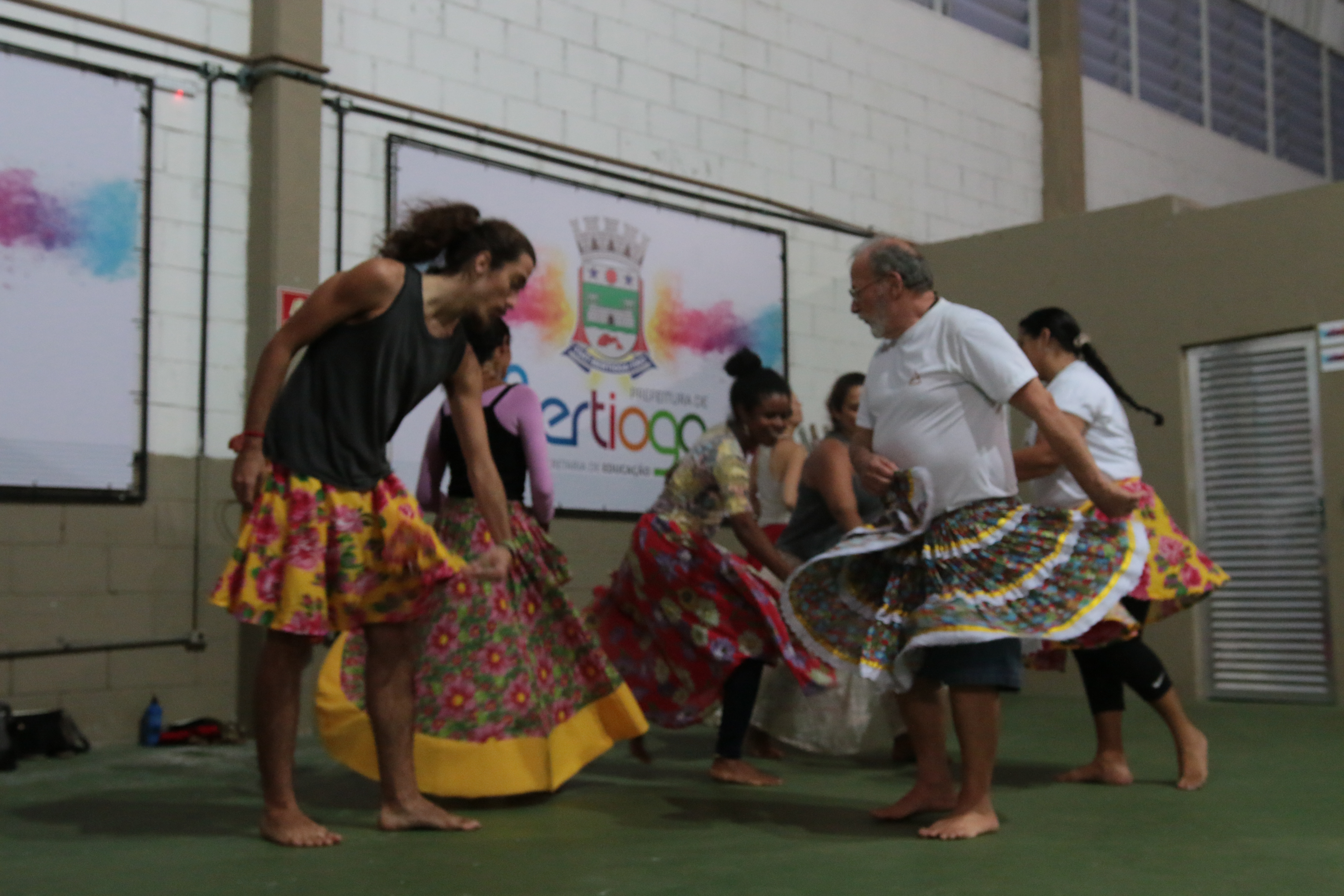 Últimas vagas para oficina de dança gratuita no Jardim Rio da Praia