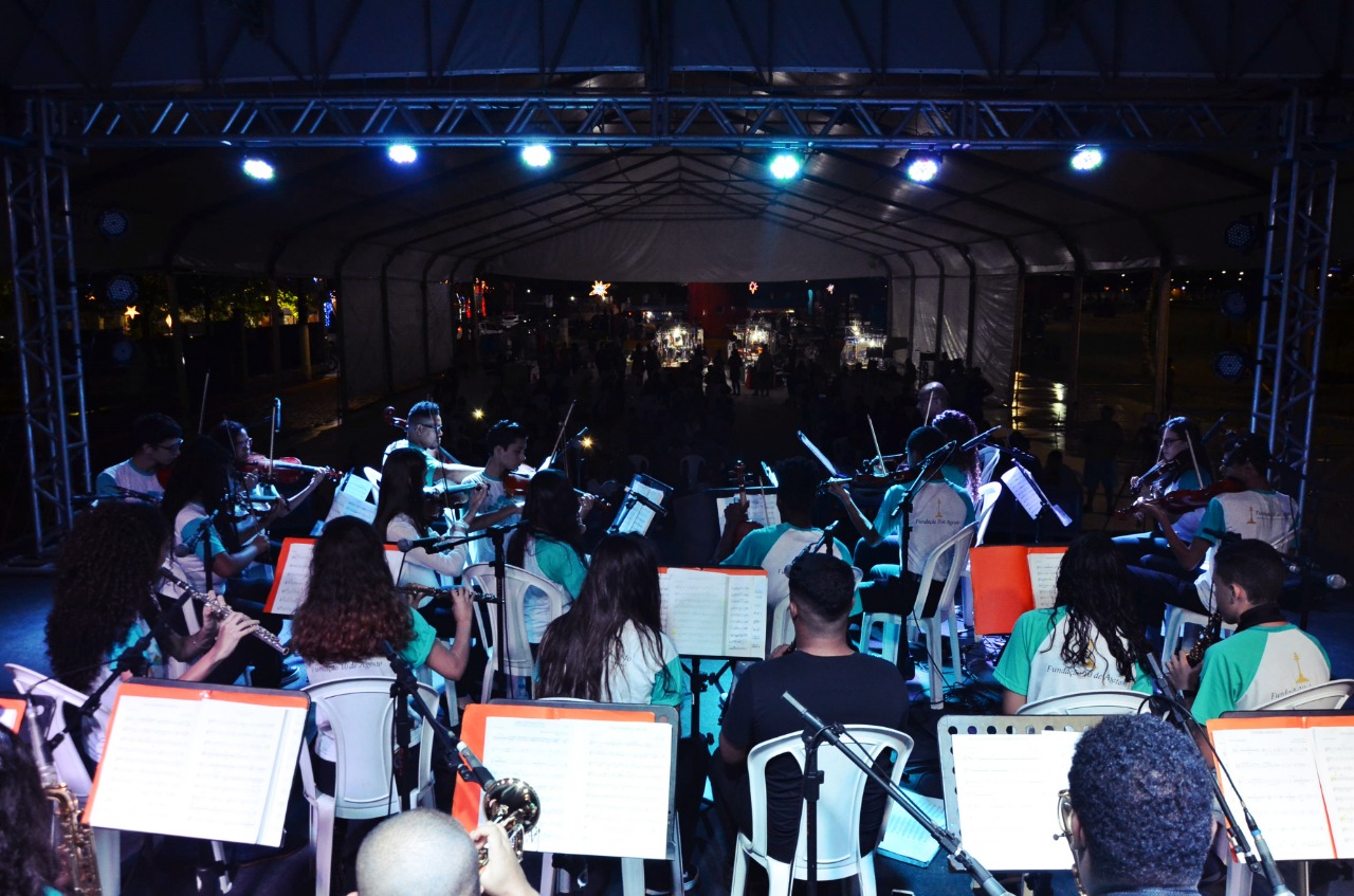 Orquestra da Fundação 10 de Agosto encanta na Tenda de Eventos