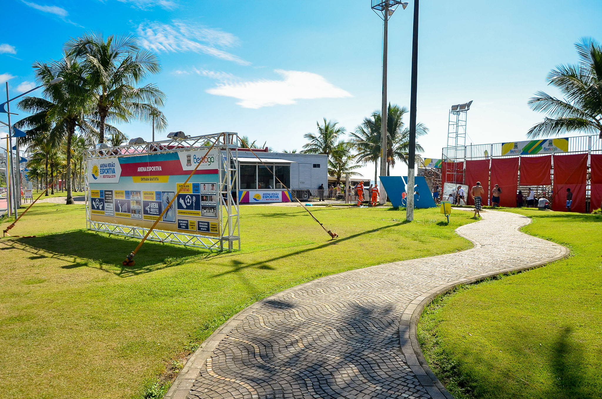 Medalhistas olímpicos participam de desafio do vôlei em Bertioga