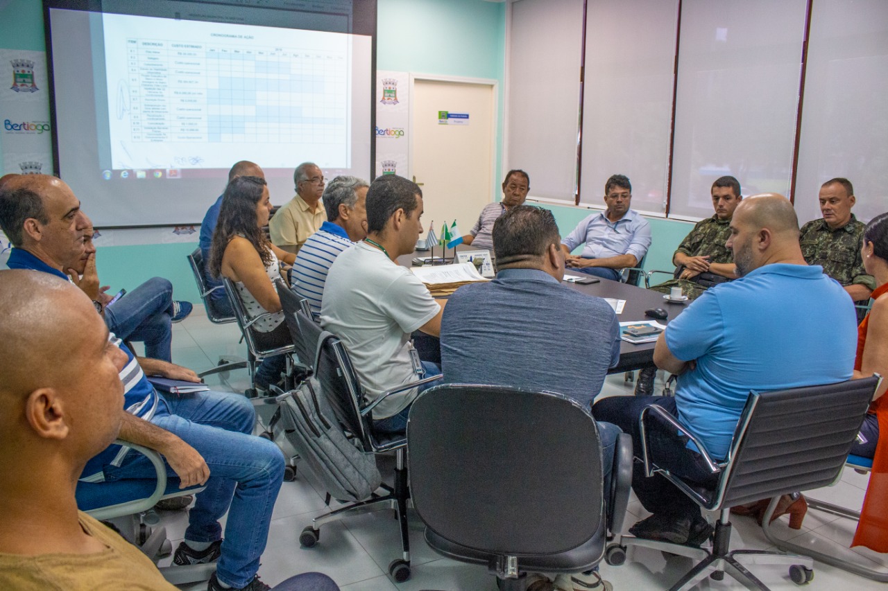 Prefeitura reúne autoridades sobre embargo no bairro Chácaras