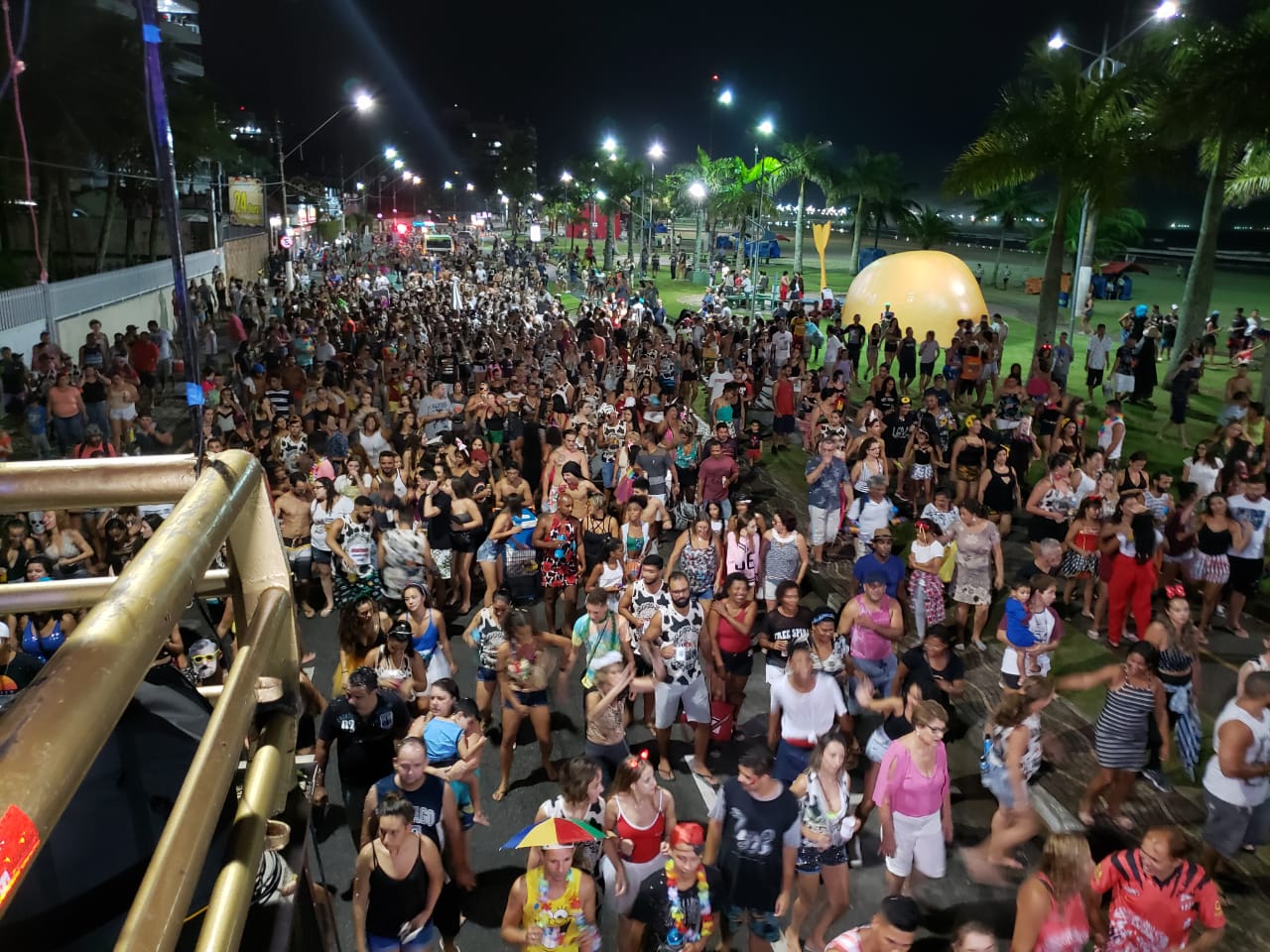 Mais de 55 mil pessoas participam do Carnaval em Bertioga