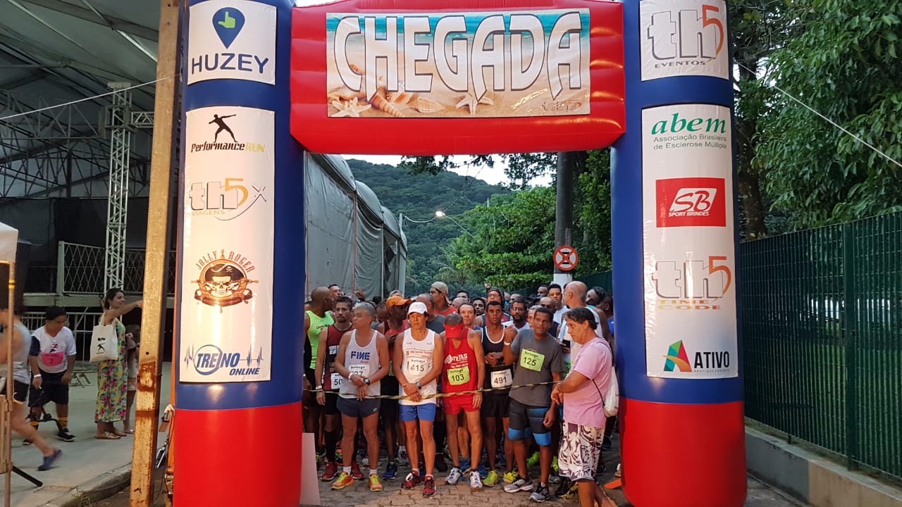 Mais de 300 atletas participam de prova de corrida em Bertioga