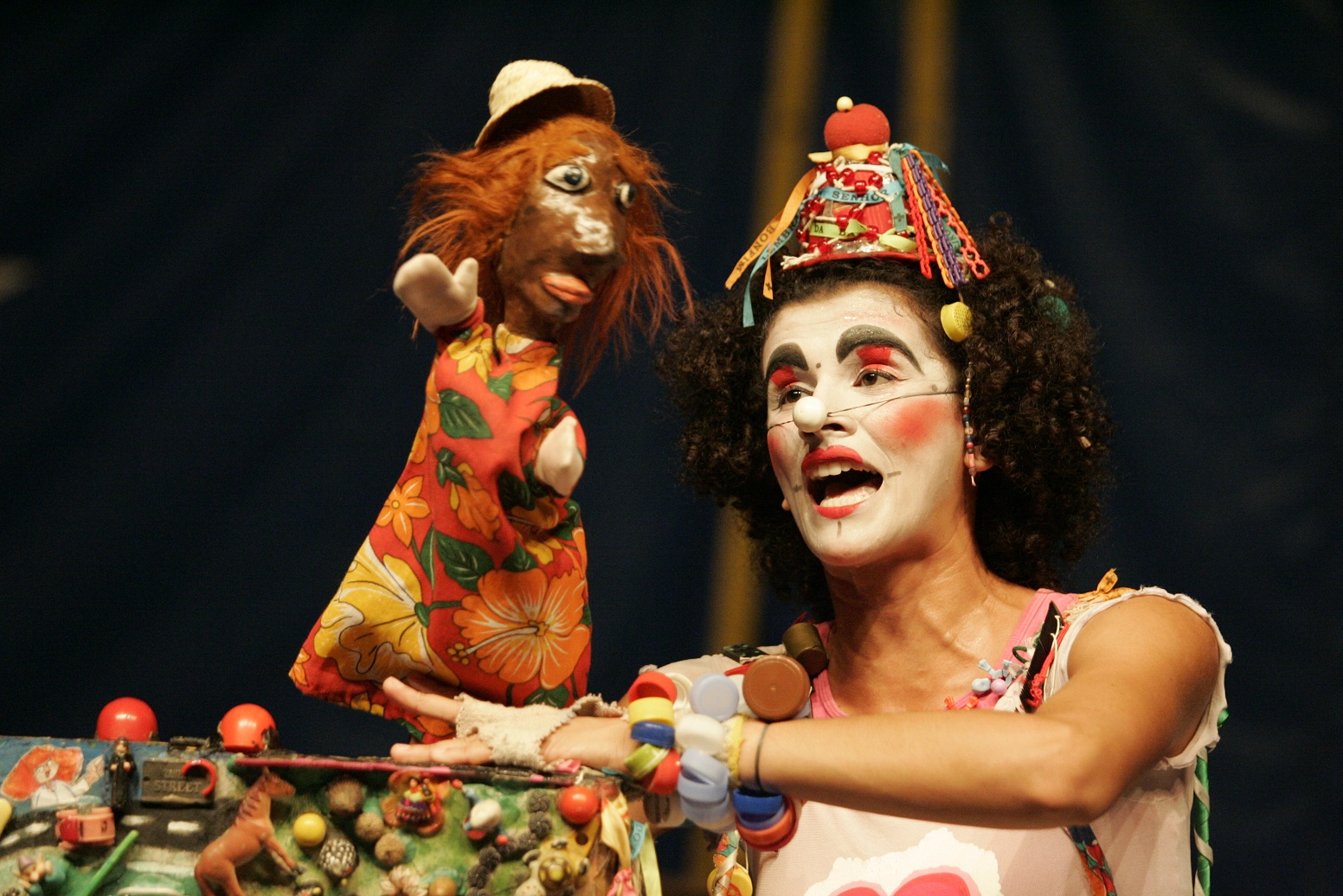 Apresentações de teatro infantil invadem os bairros em abril