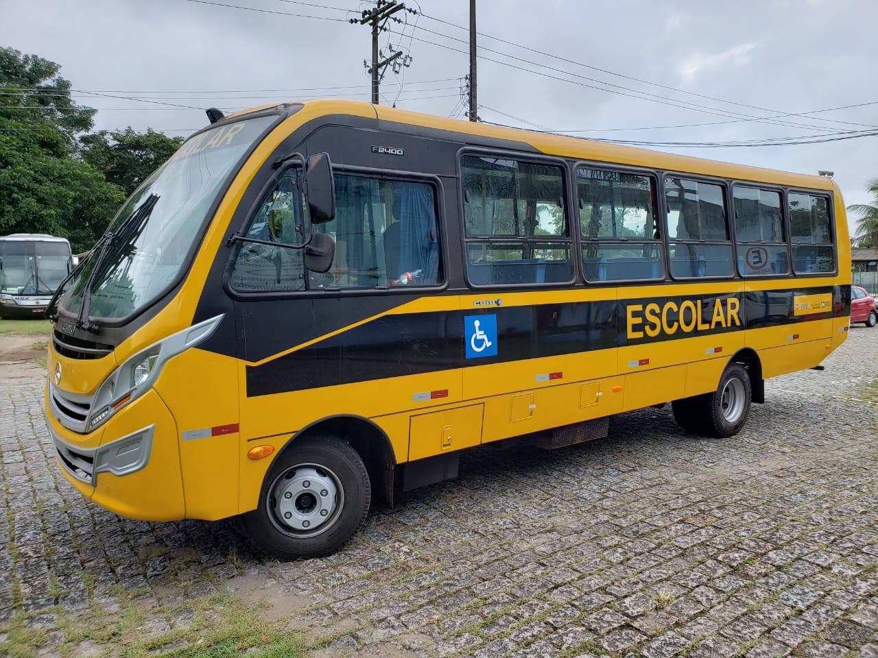 Alunos são beneficiados com novos ônibus escolares