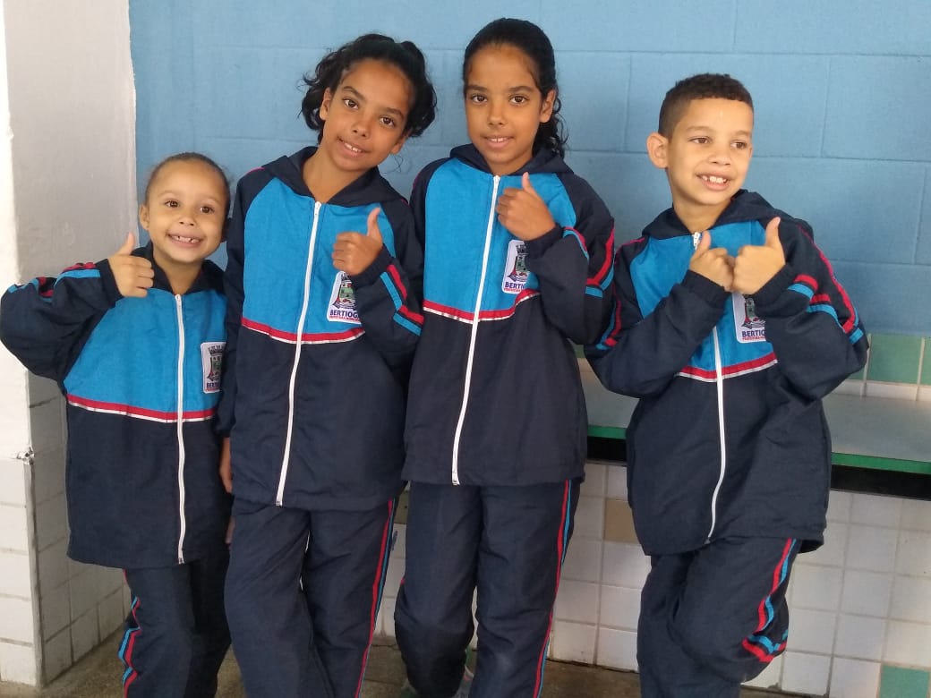 Mais de 9 mil alunos recebem uniformes de inverno