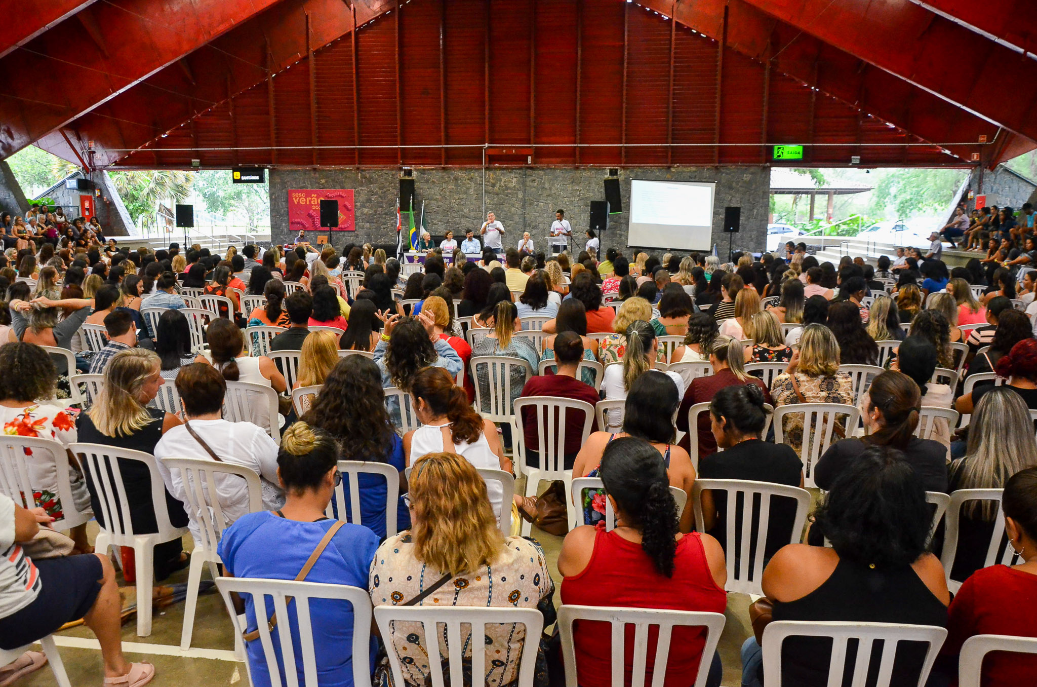Mais de 700 educadores recebem qualificação em Bertioga