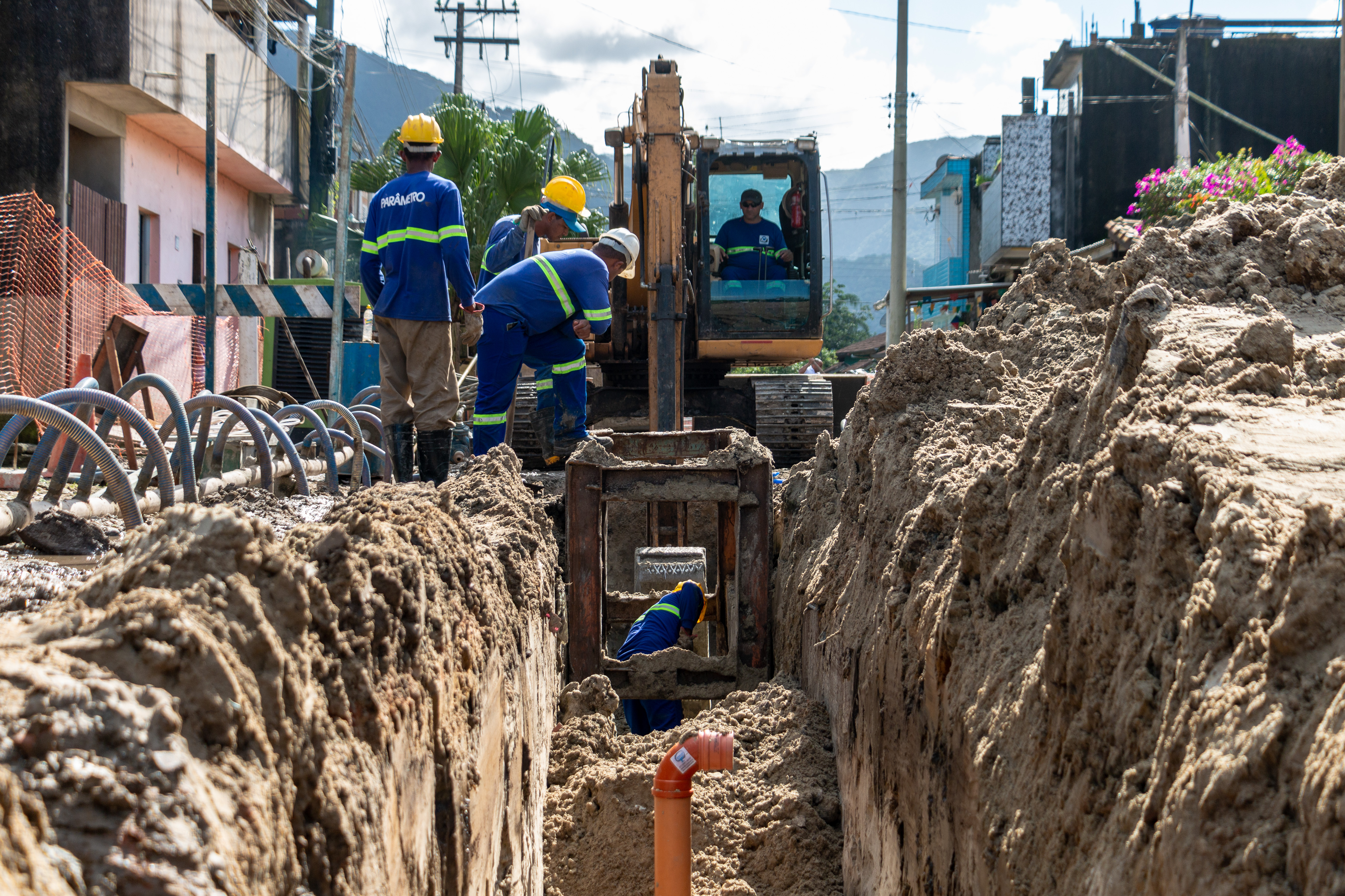 Prefeitura assina contrato com a Sabesp