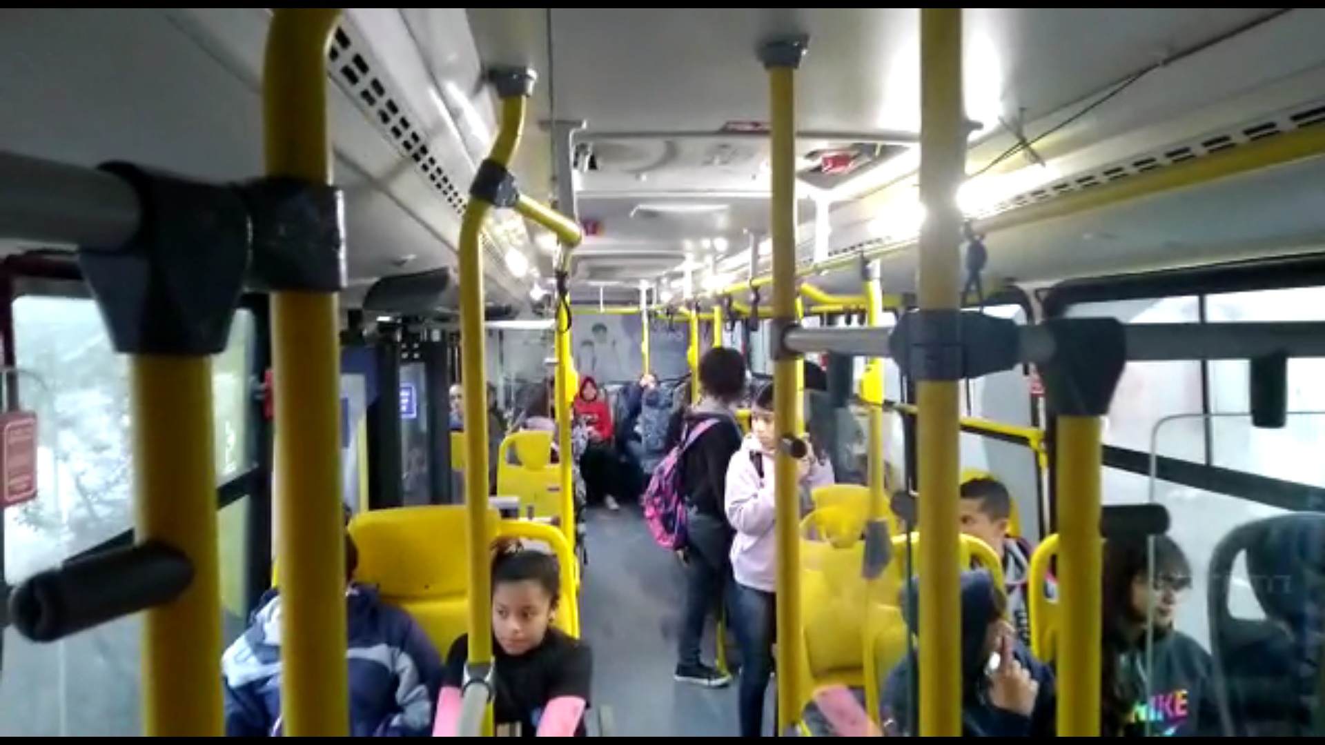 Prefeitura fiscaliza ônibus que transportam alunos da EE Vicente de Carvalho