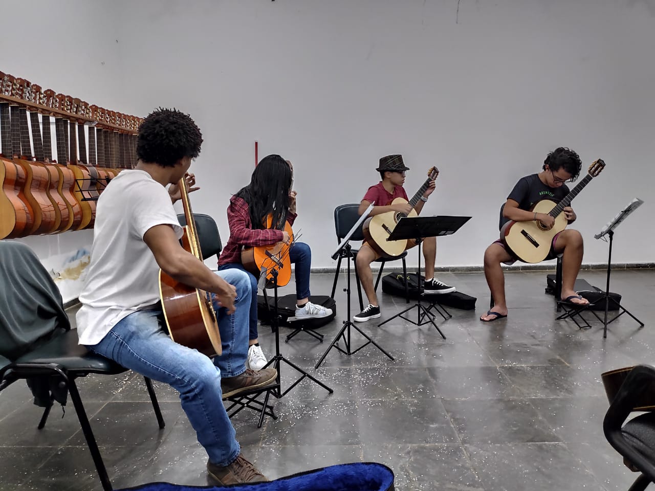 Alunos do curso de violão apresentam recital neste sábado (26), na Casa da Cultura
