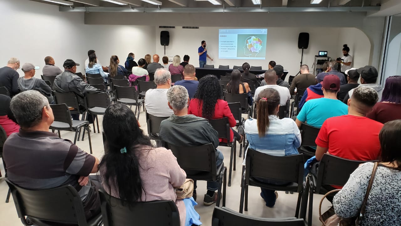 Prefeitura capacita comerciantes para atender melhor durante a temporada