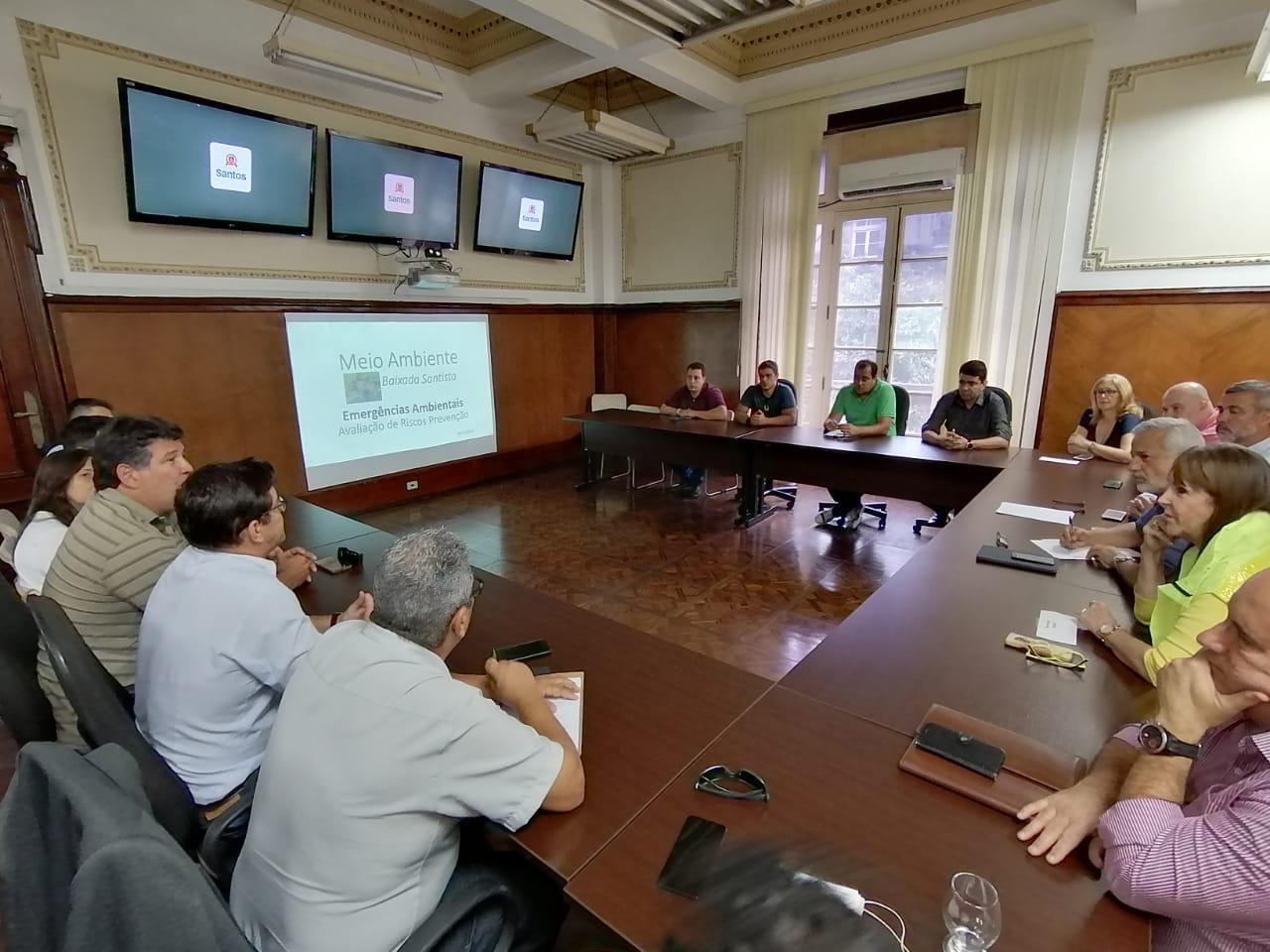 Bertioga participa de encontro que debate os impactos do óleo no mar