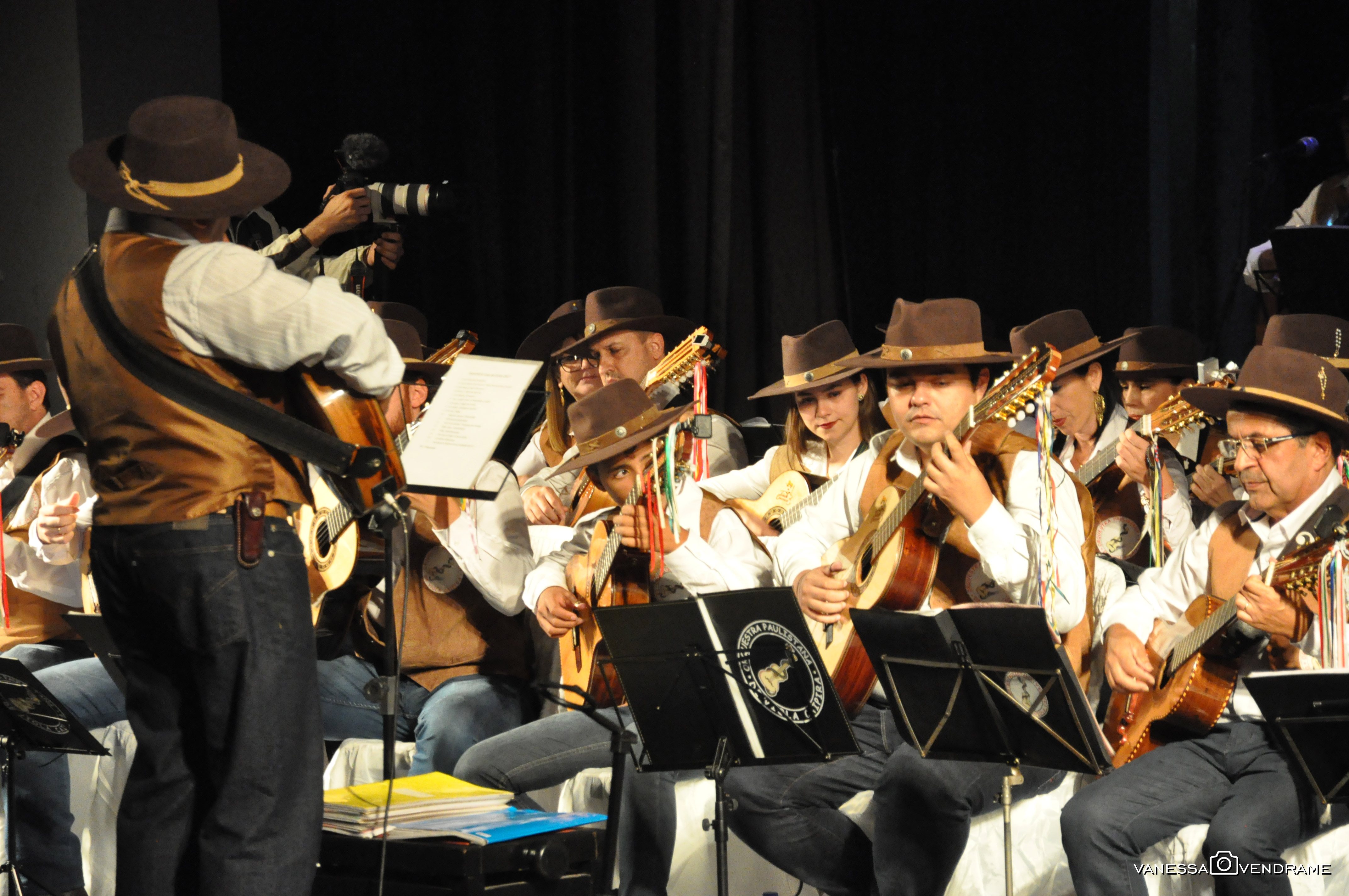Orquestra de Viola Caipira abre programação de Natal na Tenda de Eventos