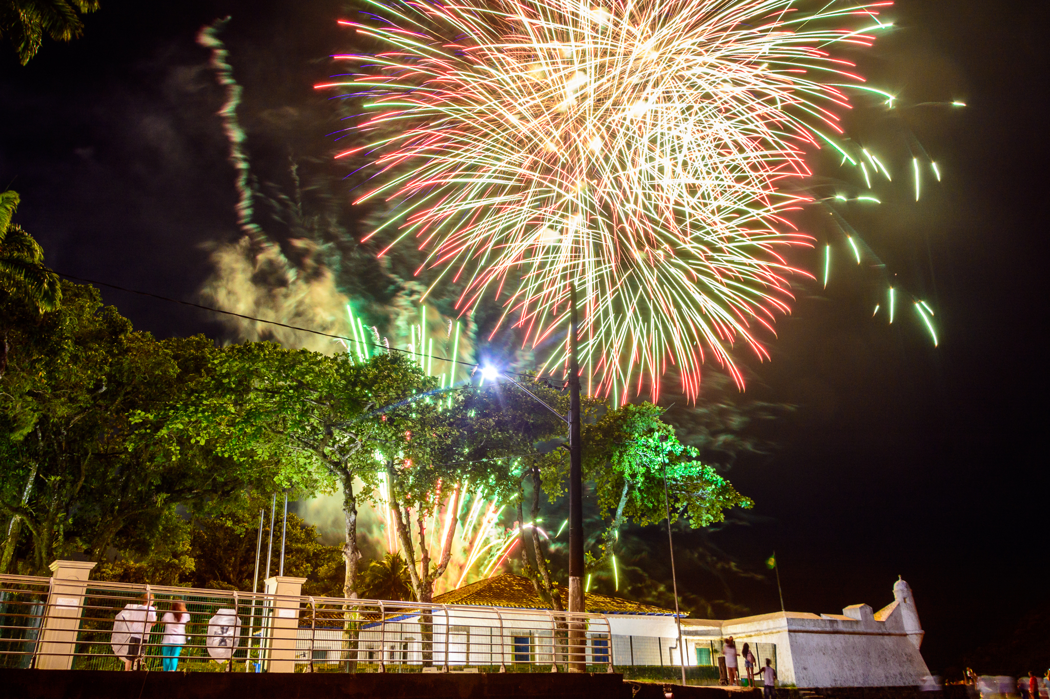 Réveillon em Bertioga tem show e trio elétrico