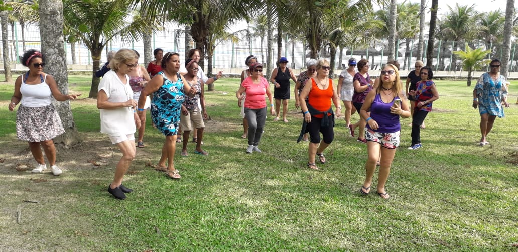 Famílias atendidas pelos programas sociais participam de atividades no Sesc Bertioga