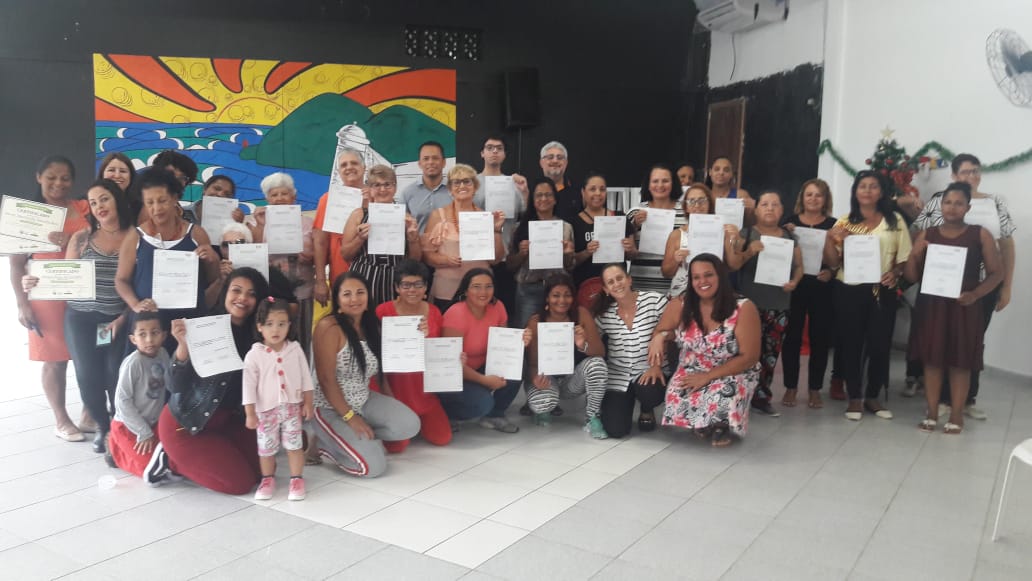 Prefeitura entrega 200 certificados de cursos de qualificação