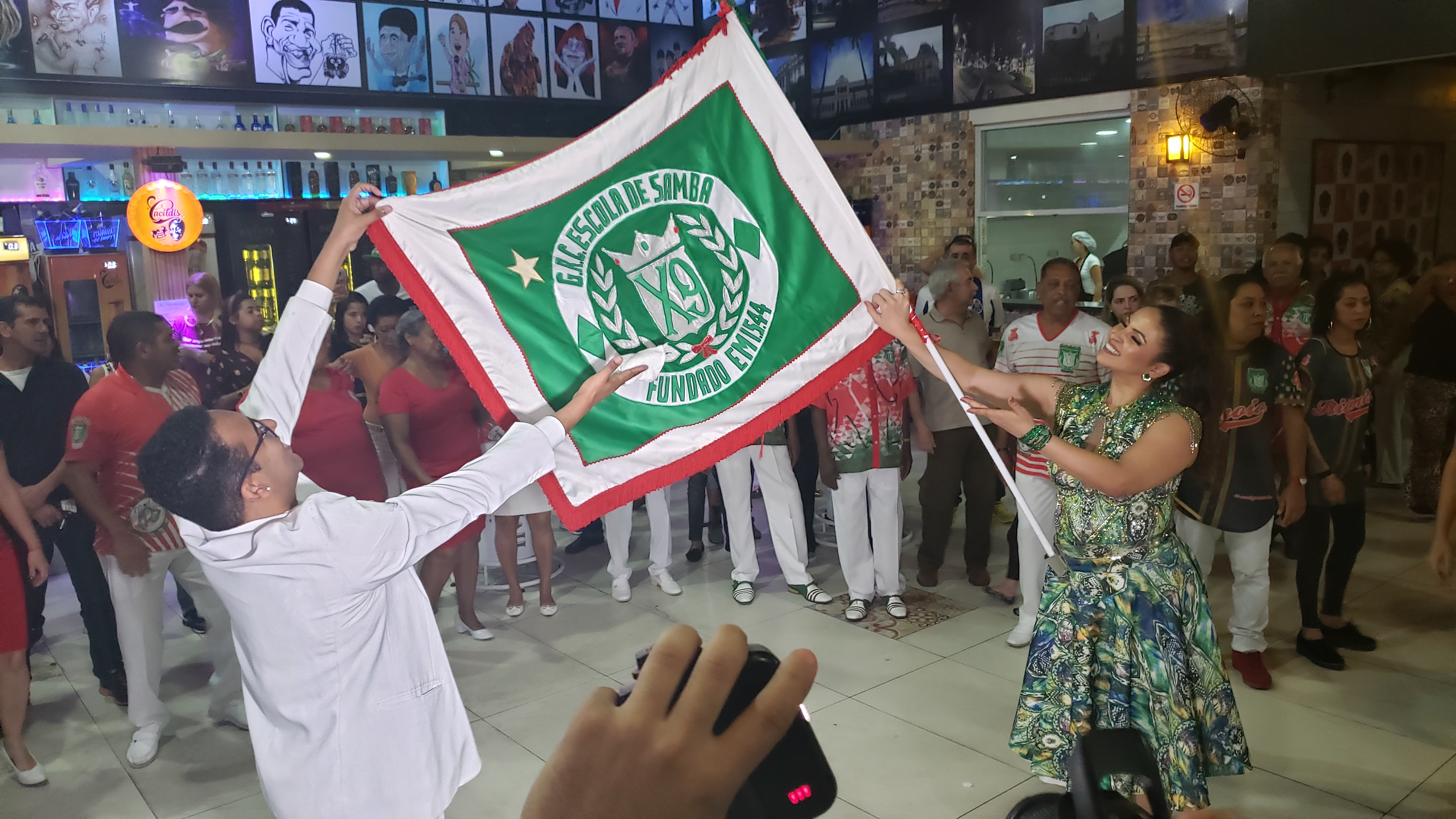 Sábado (01) tem ensaio aberto da X-9 de Santos na Tenda de Eventos