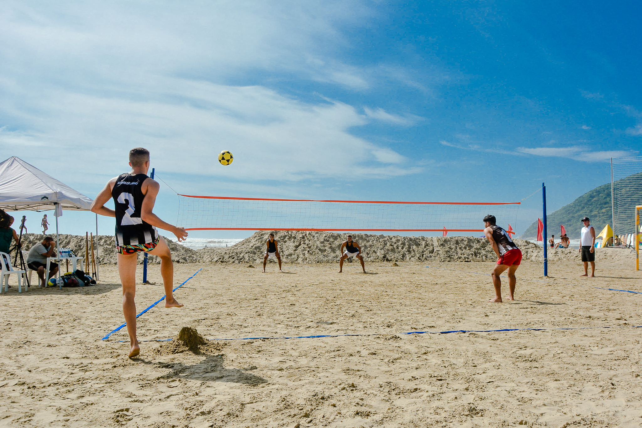 Arena Verão esquenta programação esportiva na Praia da Enseada