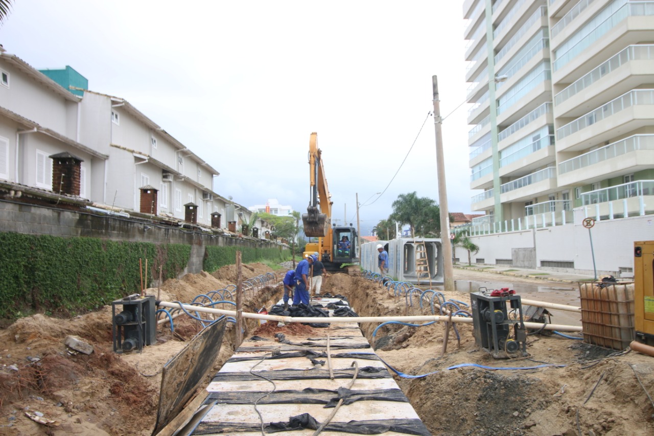 Obras de macrodrenagem no Rio da Praia e Maitinga avançam