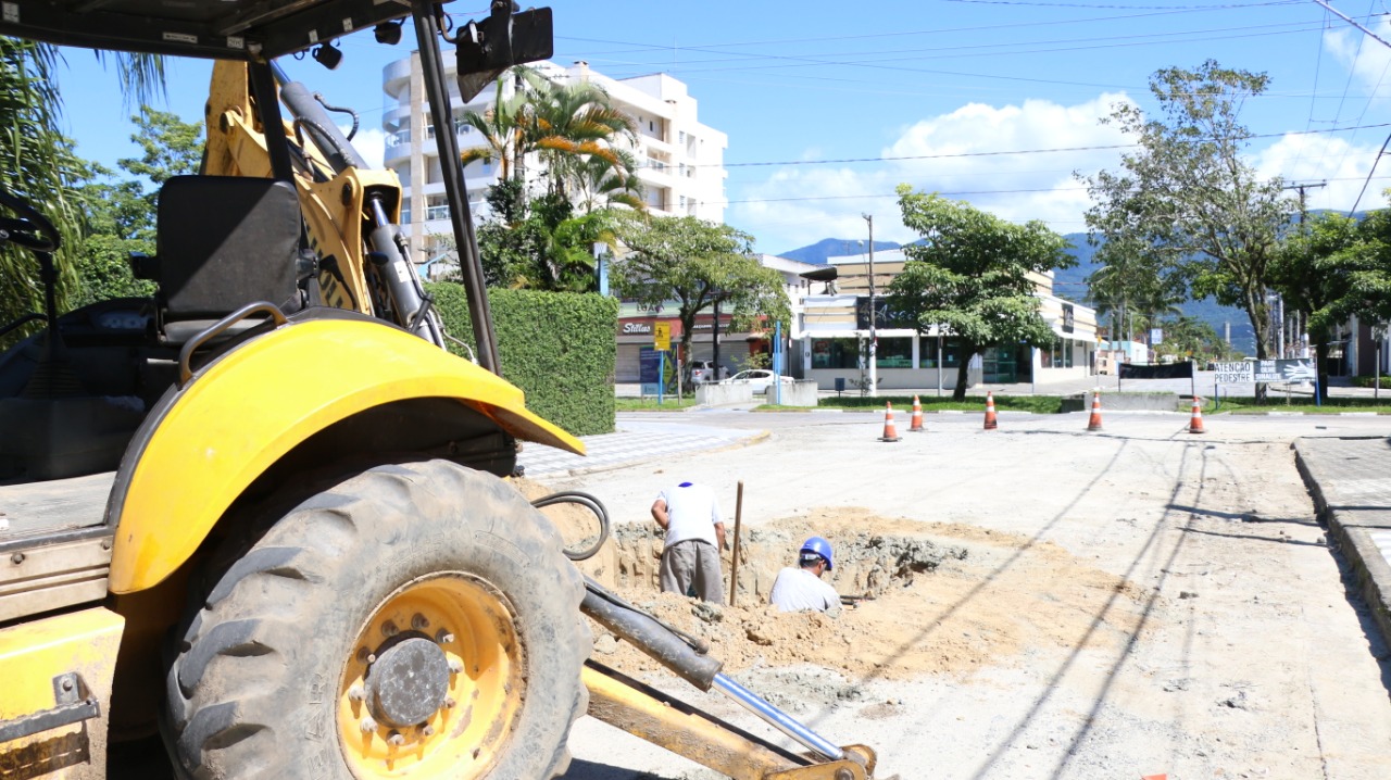 Começam as obras de pavimentação da Rua Bartolomeu Fernandes Gonçalves, no Centro
