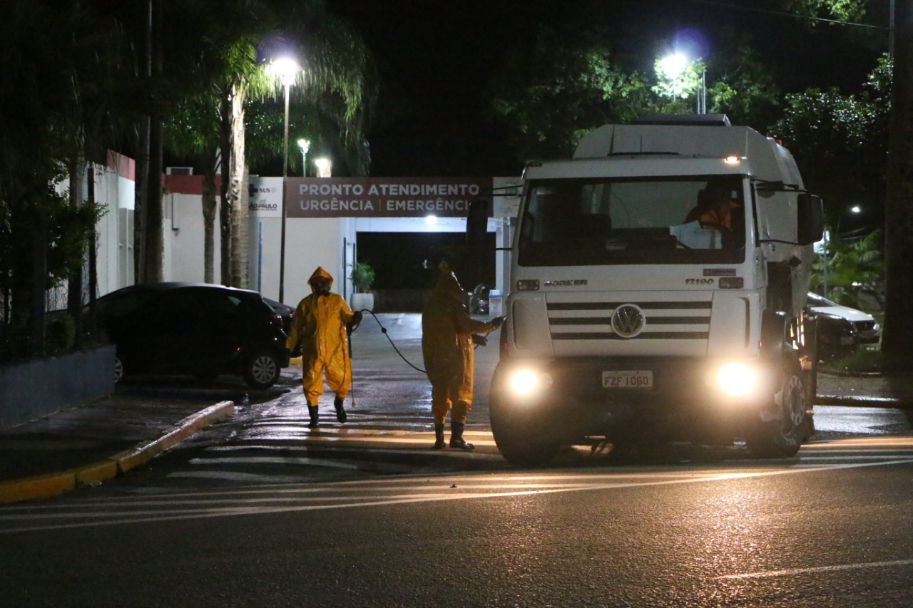 Bertioga realiza serviço de limpeza e desinfecção ao redor das unidades de saúde e vias públicas