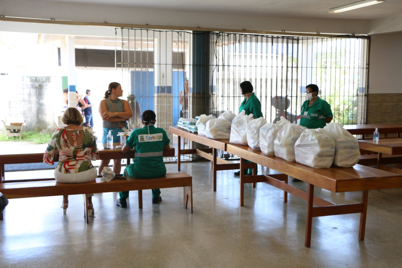 Prefeitura realiza nova entrega de kits de alimentos para alunos da rede municipal