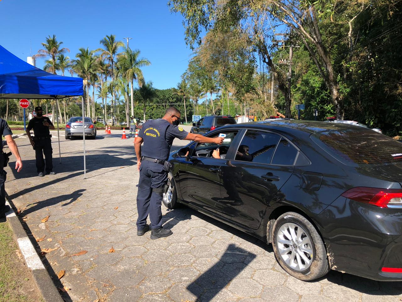 Bloqueio de acesso à Bertioga é intensificado durante megaferiado
