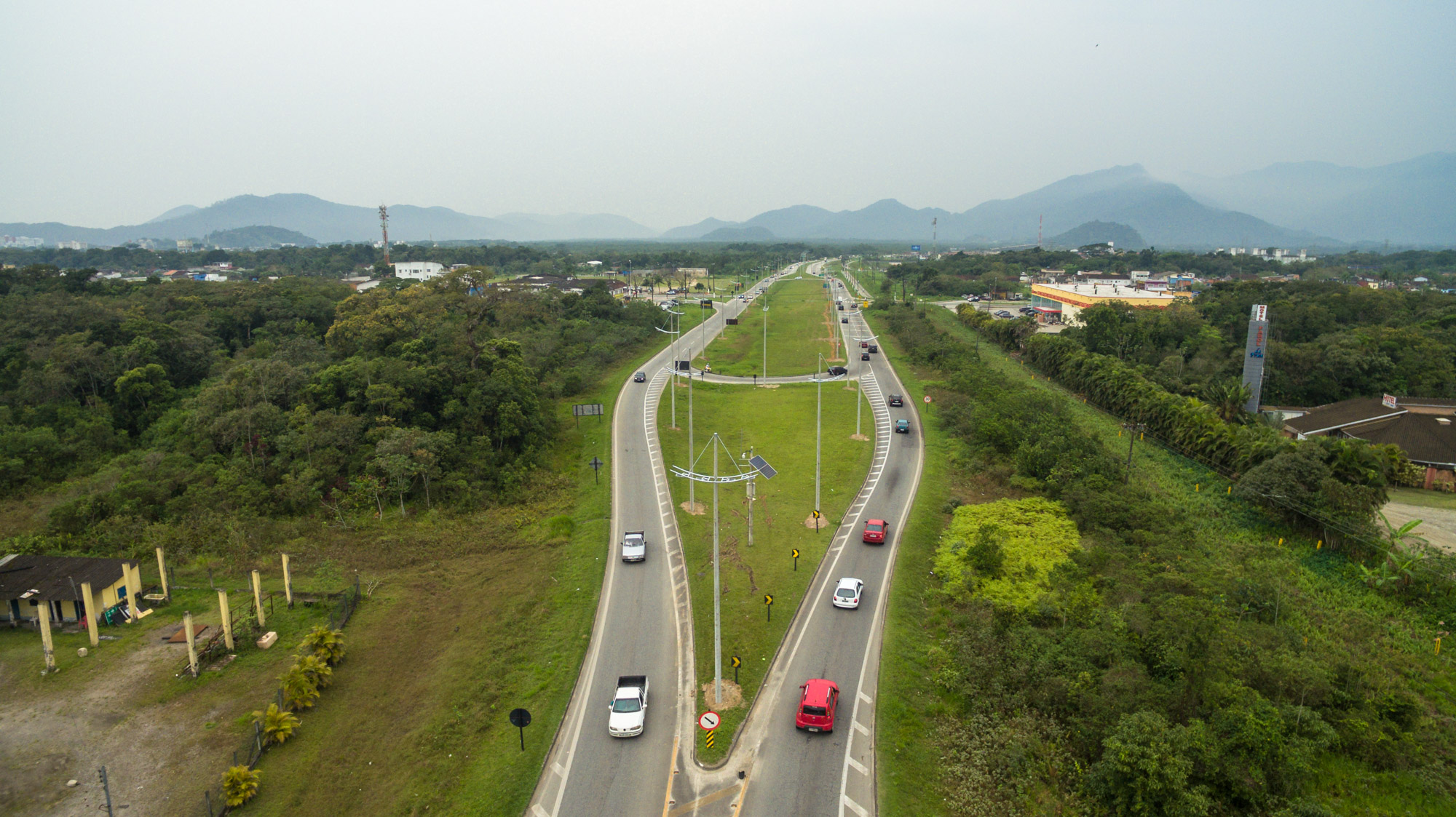 Entrada da Cidade ganha letreiro e paisagismo