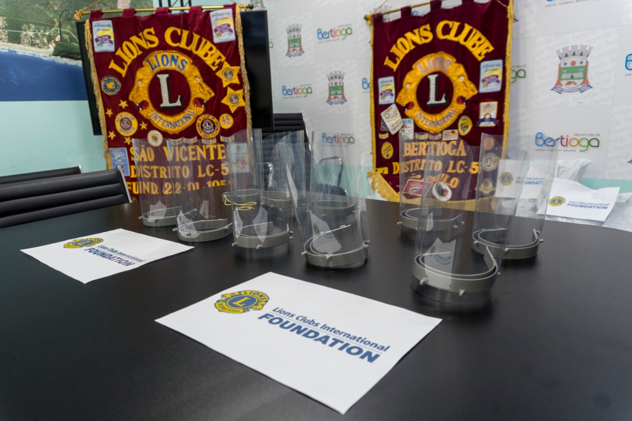 Prefeitura recebe doação de mil escudos faciais