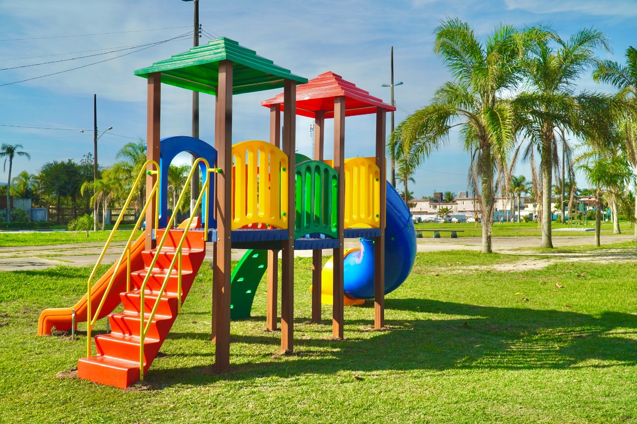 Prefeitura instala Playground na Vila do Bem Chácaras, Mangue Seco e Indaiá