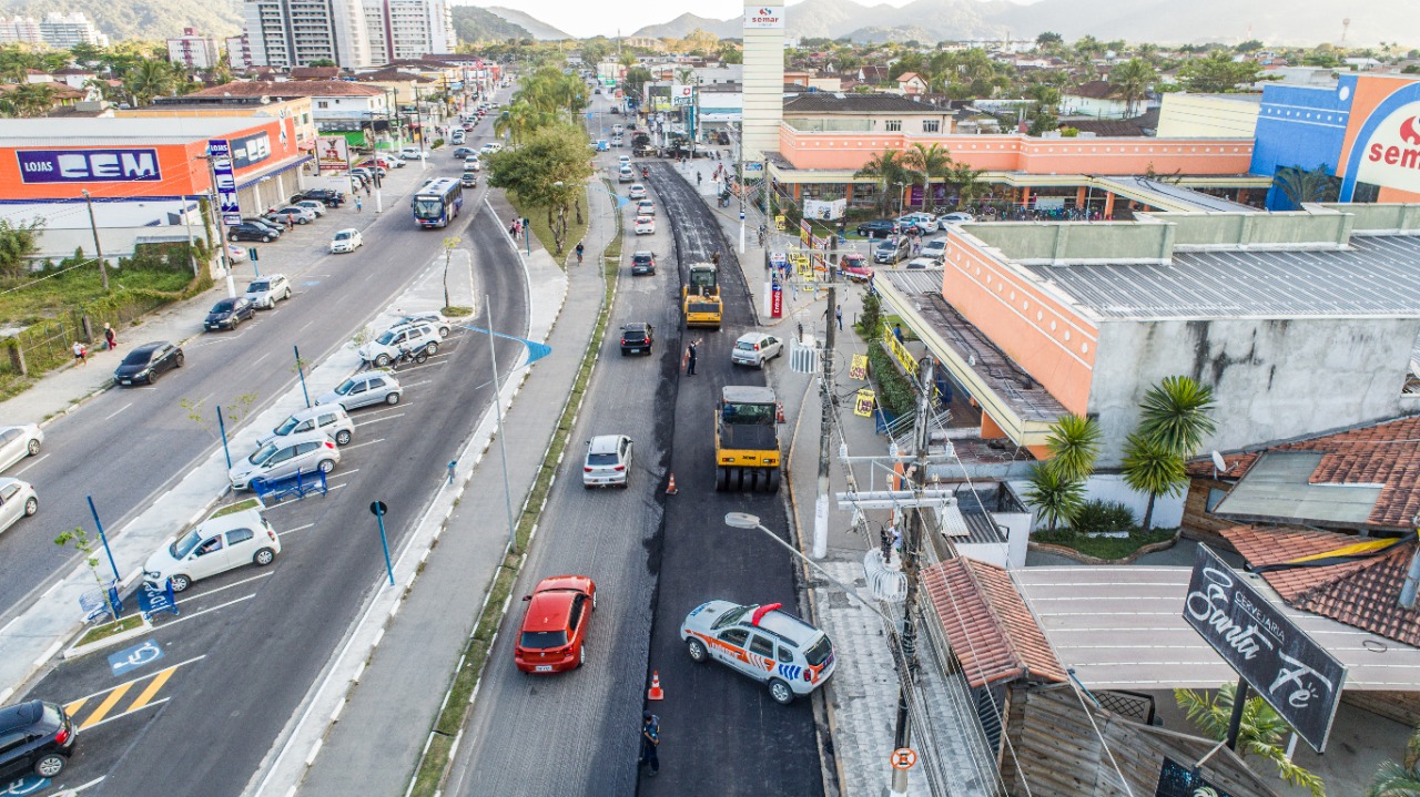 Obras da Av. Anchieta avançam com recapeamento e pavimentação