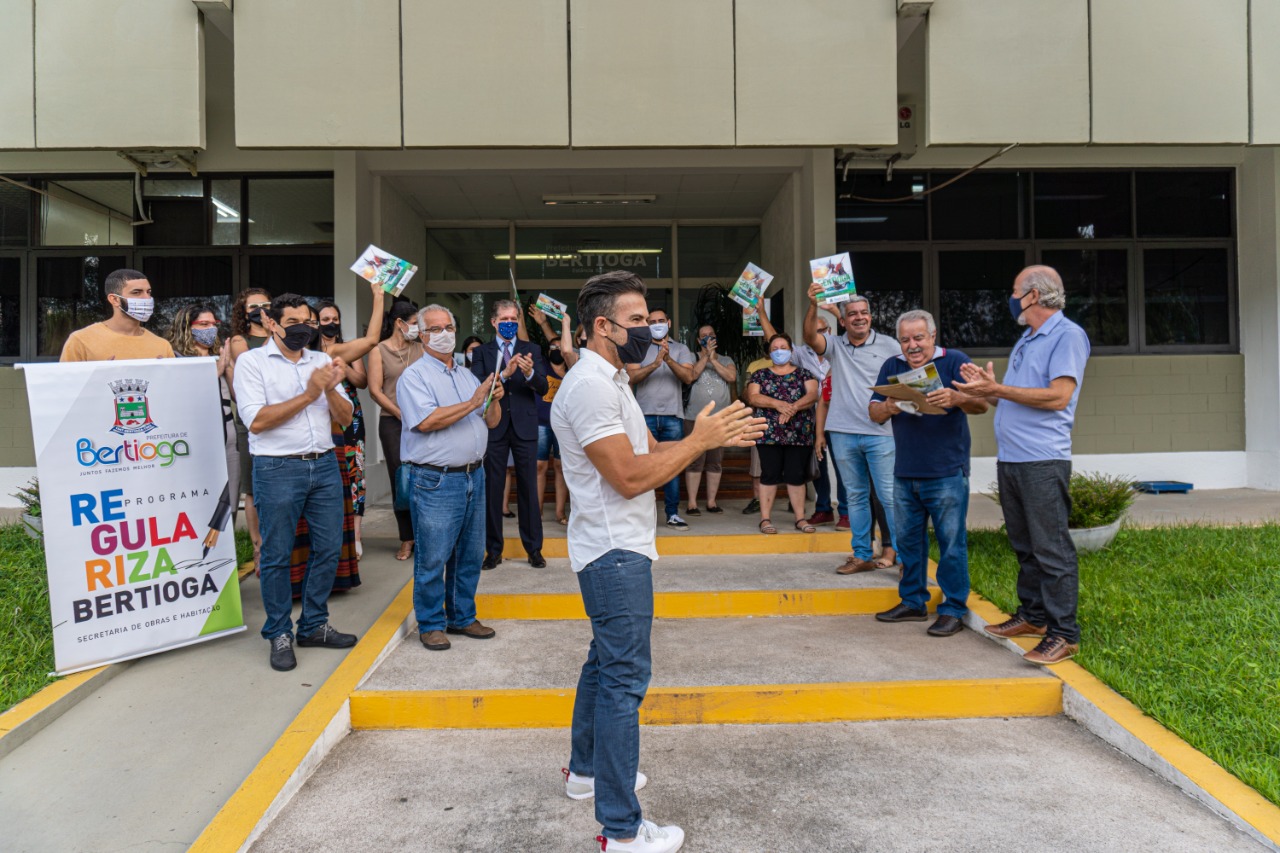 Prefeitura de Bertioga entrega mais 27 títulos de legitimação fundiária