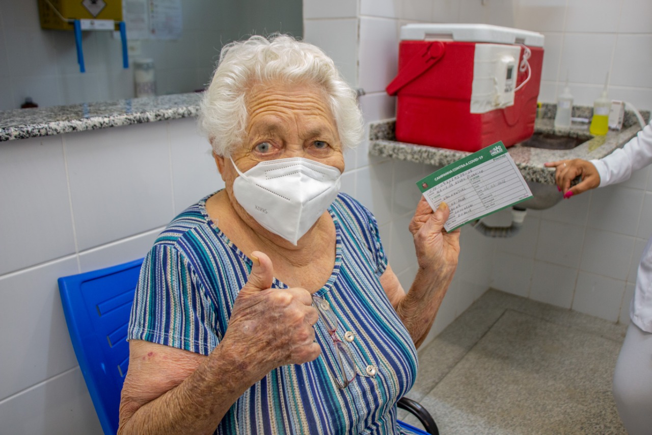 Bertioga começa a vacinar idosos com 90 anos ou mais contra Covid-19 nesta segunda-feira (08)