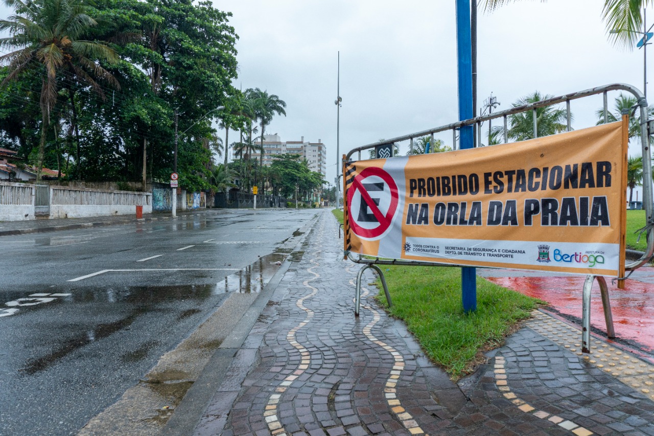 Prefeitura mantém proibição de estacionamento em orlas das praias