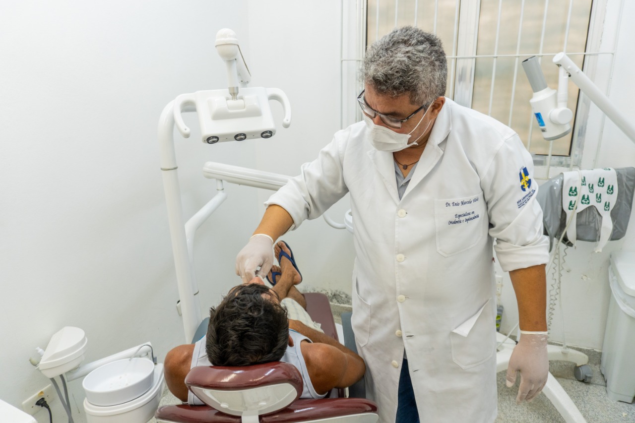 Bertioga inicia entrega de próteses dentárias