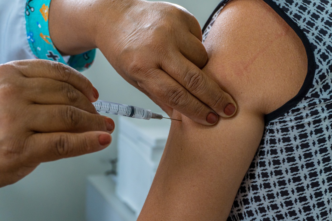 Bertioga antecipa vacinação contra Covid-19 em idosos com 69, 70 e 71 anos