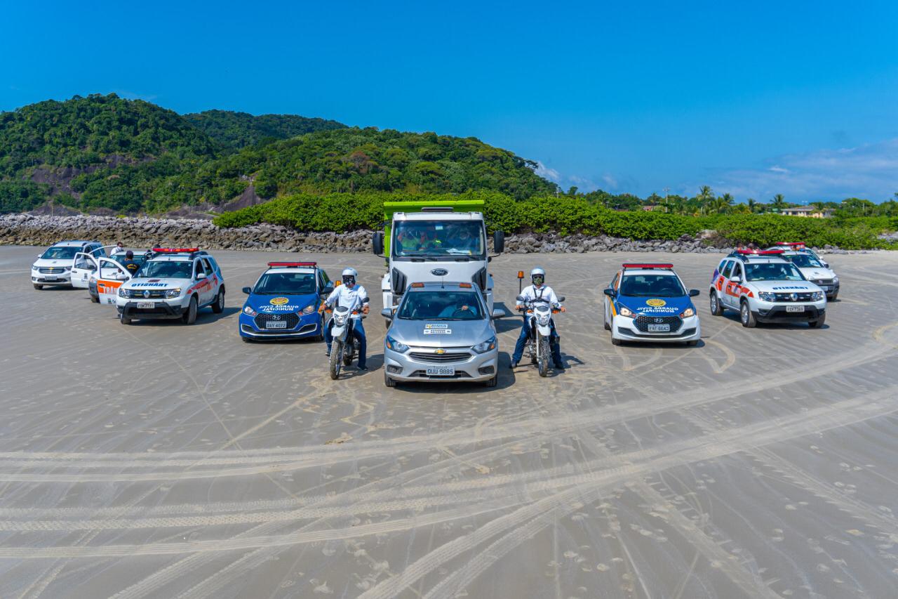 Mais de 500 pessoas são abordadas em força-tarefa na praia do Riviera e São Lourenço neste domingo (14)