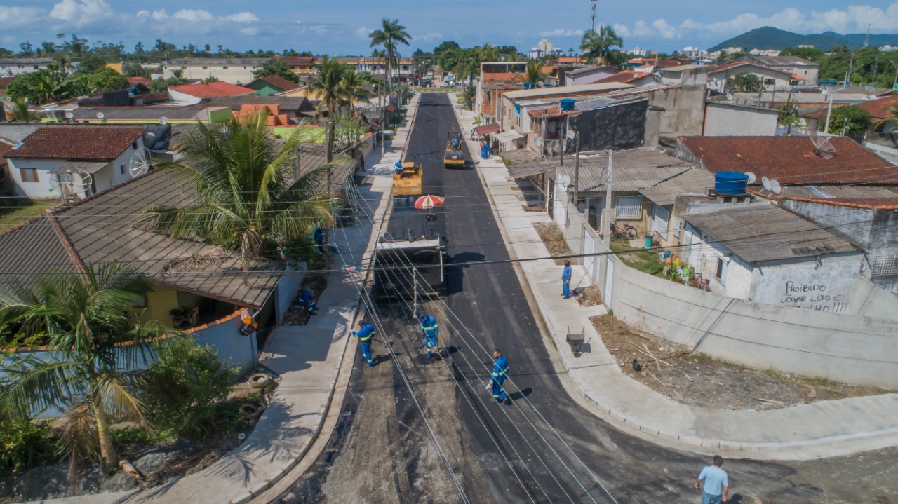 Prefeitura de Bertioga segue pavimentando vias do Rio da Praia