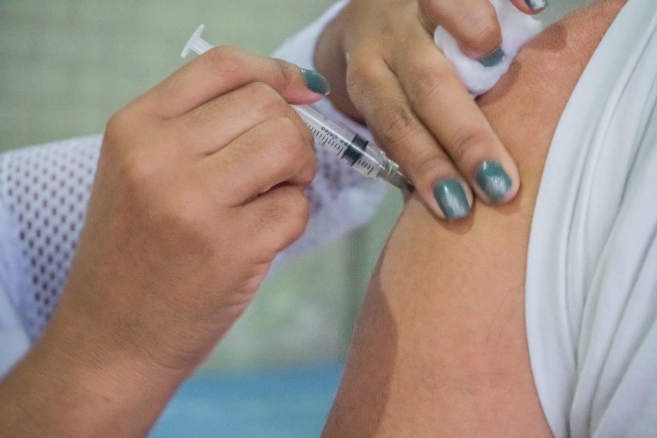 Bertioga vacina mais de 3500 pessoas contra a Covid-19 nesta semana
