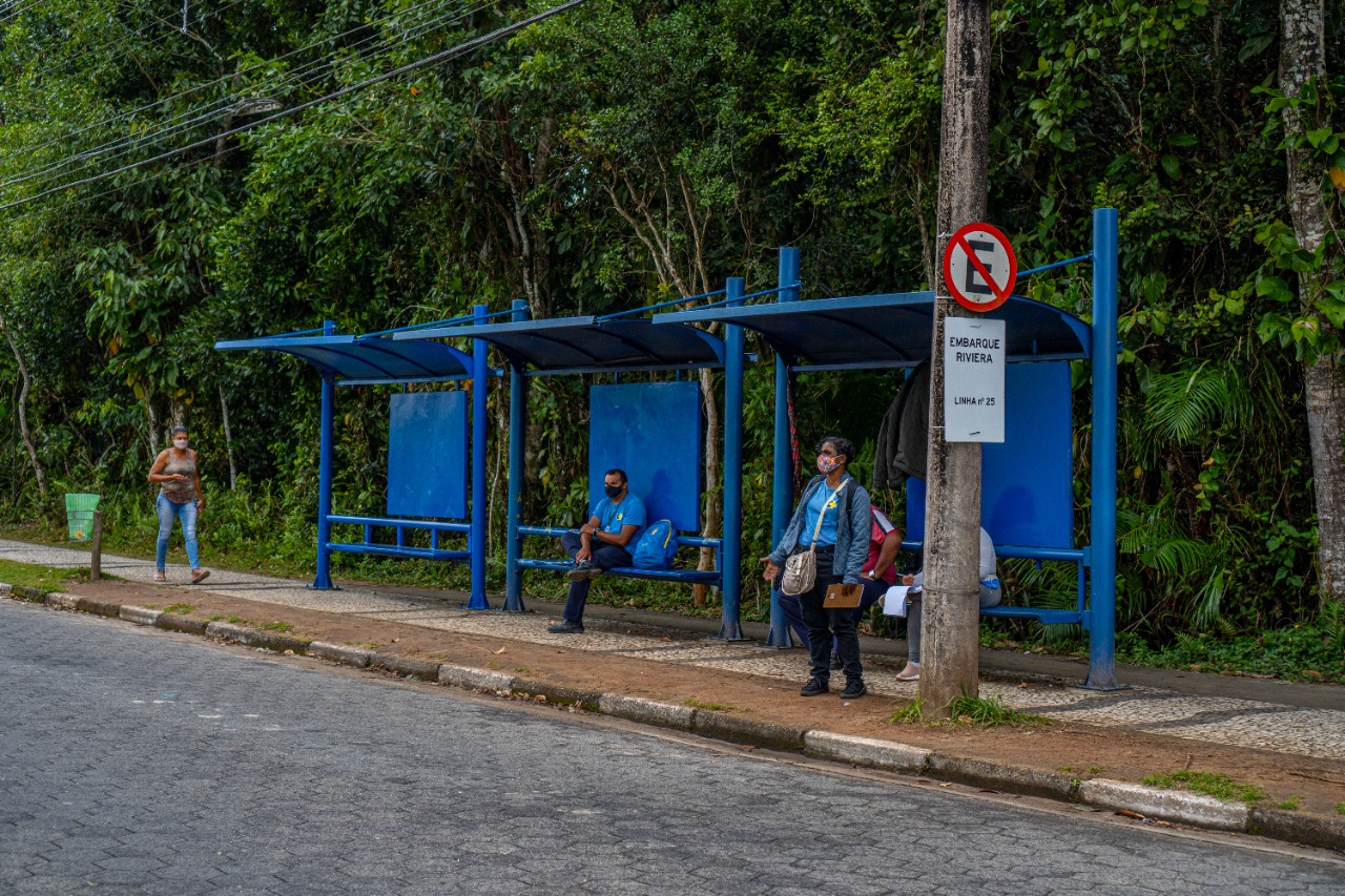 Prefeitura instala novos abrigos de ônibus para melhor atender a população